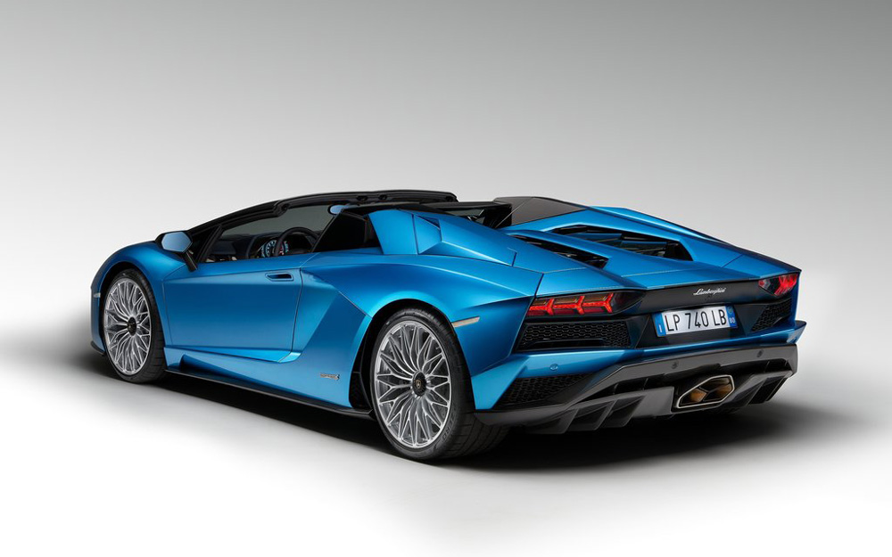 Lamborghini Aventador S Roadster trang bị khối động cơ V12 dung tích 6,5 lít
