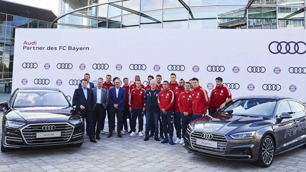 Các cầu thủ Bayern Munich nhận loạt xe mới do Audi tài trợ