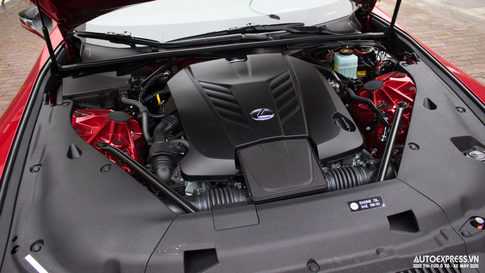 Động cơ xe Lexus LC500 2018.