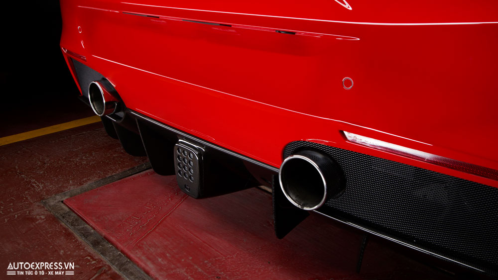 Ống xả siêu xe Ferrari 488 GTB
