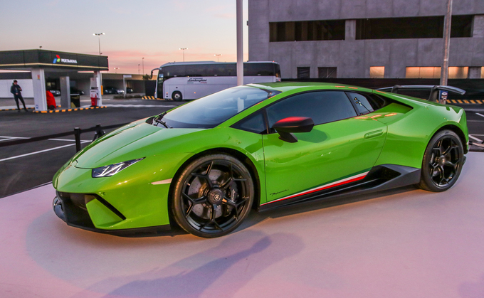 Dàn siêu xe Lamborghini khoe dáng dưới hoàng hôn hình 2.