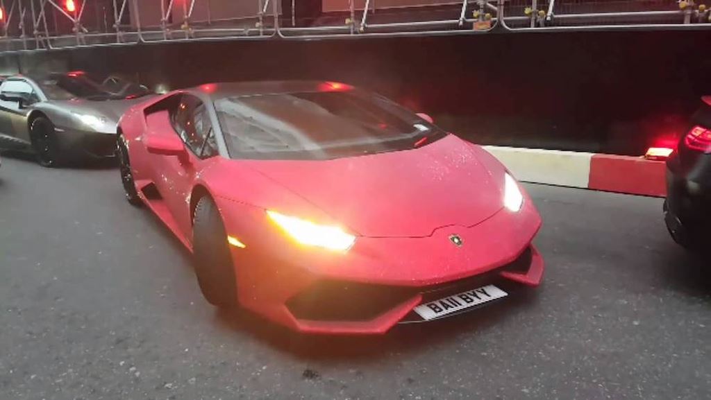 “Lóa mắt” với Lamborghini Huracan đính 1,3 triệu viên pha lê hình 2.