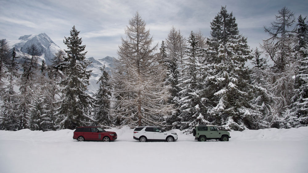 Land Rover kỷ niệm 70 năm bằng phác họa mẫu xe Defender ở nơi xa nhất thế giới hình 3.