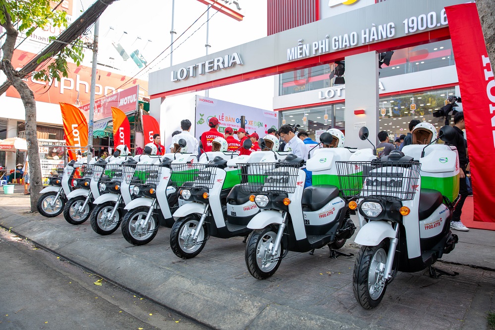 Honda hợp tác cùng Lotteria Việt Nam triển khai xe điện giao hàng
