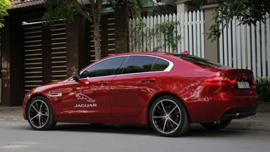 Jaguar XE - mẫu xe khiến Mercedes C-class, Audi A4 dè chừng tại VN