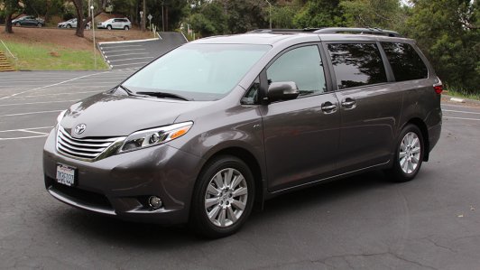 Xe Toyota Sienna gặp lỗi tự mở cửa khi xe đang chạy