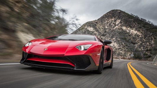 Mãn nhãn với 'siêu bò' Lamborghini Aventador SV ‘quậy tung’ đường núi