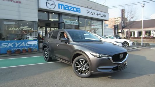 Chiếc Mazda CX-5 2017 đầu tiên luồn lách điêu luyện vào đại lý