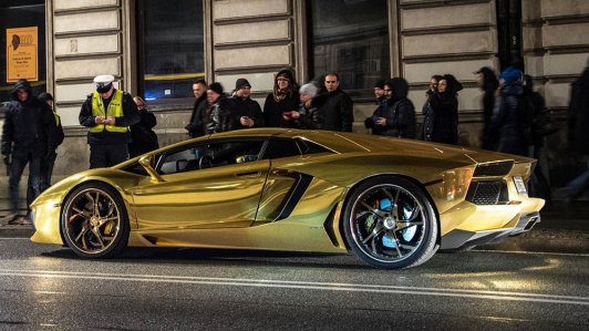 Thể hiện không đúng lúc, siêu xe Lamborghini Aventador nhận ‘trái đắng’ ngay năm mới