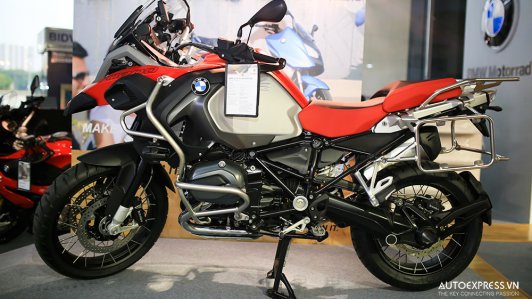 Khám phá dây chuyền lắp ráp những chiếc xe mô tô BMW Motorrad hàng khủng