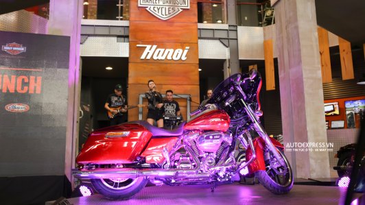 Cận cảnh bộ đôi mô tô tiền tỷ Harley-Davidson đời 2017 vừa ra mắt Việt Nam [VIDEO]