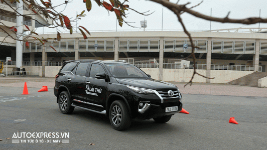 "Hàng hót" Toyota Fortuner máy dầu, số tự động sắp về Việt Nam