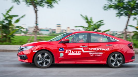 Vần vô lăng "hàng hot" Honda Civic động cơ Turbo thế hệ mới trong tháng 6/2017
