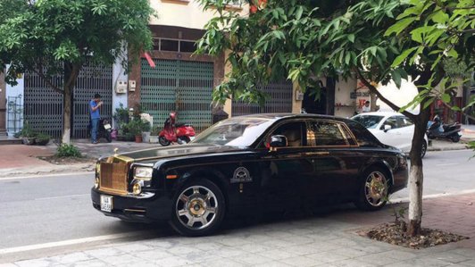 Rolls-Royce Phantom làm xe taxi tại Việt Nam