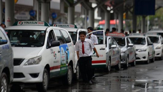 "Đại chiến" taxi: Vinasun tuyên bố kiện Uber, Grab tới cùng