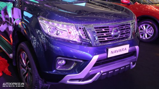 Bán tải Nissan Navara 2017 bản cao cấp vừa ra mắt khách Việt có gì?