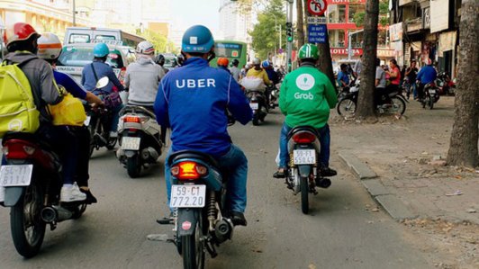Tài xế 'xe ôm' Uber được chiêu dụ sang Grab