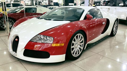 Bugatti 50 tỷ của Minh Nhựa tại showroom siêu xe Sài Gòn