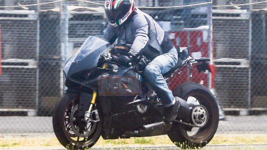 Ducati lộ diện hình ảnh đầu tiên của mẫu xe sử dụng động cơ V4 hoàn toàn mới