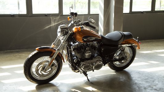 Ảnh chi tiết "chiến binh đường phố" Harley-Davidson 1200 Custom