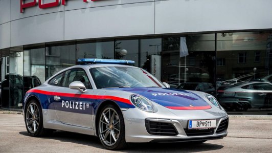 Porsche 911 "nhập ngũ" làm xe công vụ của cảnh sát
