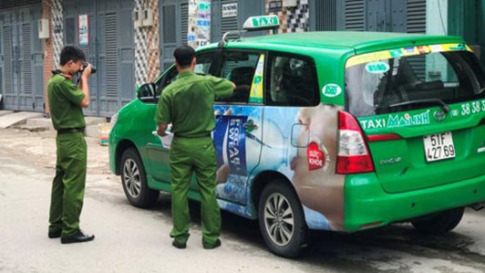 Tài xế taxi Mai Linh bị tài xế taxi công nghệ rút súng bắn ở Sài Gòn vì đỗ xe "láo"