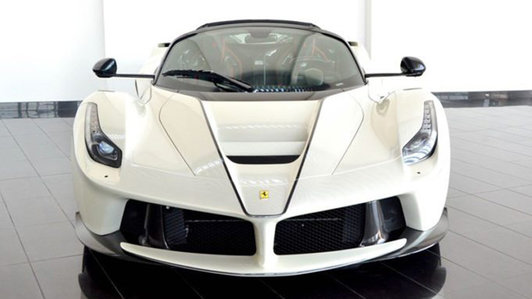 Bạch mã Ferrari LaFerrari Aperta cực hiếm vừa được rao bán tại Dubai