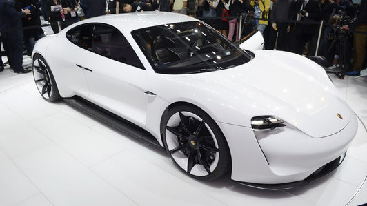 Mẫu xe điện Porsche Mission E sẽ được bán với giá 1,9 tỷ đồng