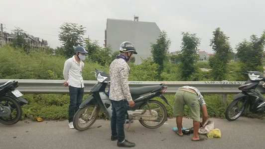 'Bẫy' đinh trên cao tốc Hà Nội - Bắc Giang hạ gục hàng loạt ô tô, xe máy