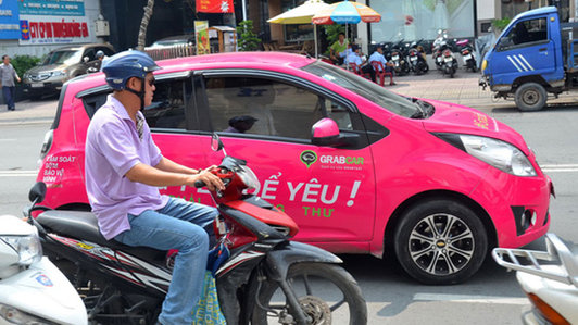 Hiệp hội taxi Hà Nội đề nghị dẹp Uber, Grab do "gây bất an xã hội"
