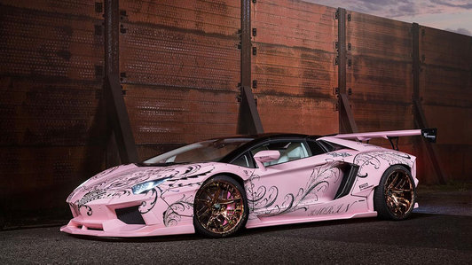 Siêu bò Lamborghini Aventador độ dàn áo Liberty Walk màu hồng "độc nhất vô nhị"