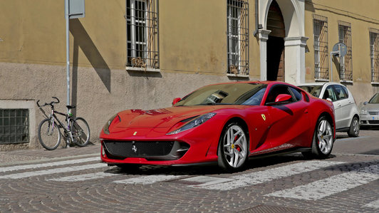 Vẻ đẹp quyến rũ của "siêu ngựa" 800 mã lực Ferrari 812 Superfast