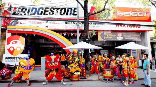 Tưng bừng sự kiện “Lăn bánh an toàn” cùng Bridgestone tại phố biển Nha Trang