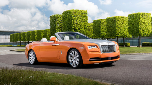 Một hãng thời trang tặng cả Rolls-Royce Dawn cho khách hàng "ruột" dịp giáng sinh