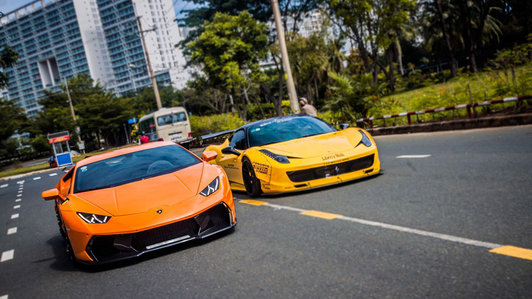 Bộ đôi Ferrari 458 Italia và Lamborghini Huracan trong bản độ “tiền tỷ” ở Sài thành