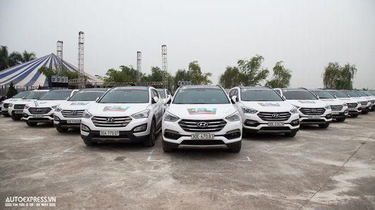 Dàn xe Hyundai SantaFe số lượng kỷ lục offline hoành tráng tại Hà Nội