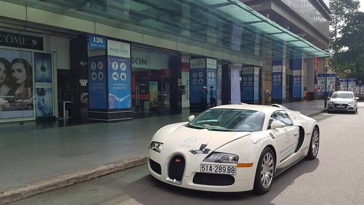 Chi tiết chuyến đi dài đầu tiên của siêu phẩm Bugatti Veyron tại Việt Nam