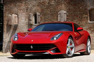 Pagani Huayra đối đầu Ferrari F12 Berlinetta – Thành Rome dậy sóng